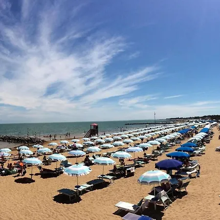 Apartament Cozy Flat With Sea View Lignano Sabbiadoro
