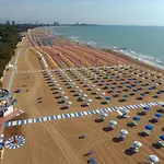 Cozy Flat With Sea View * Lignano Sabbiadoro