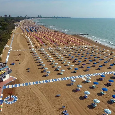 Cozy Flat With Sea View * Lignano Sabbiadoro